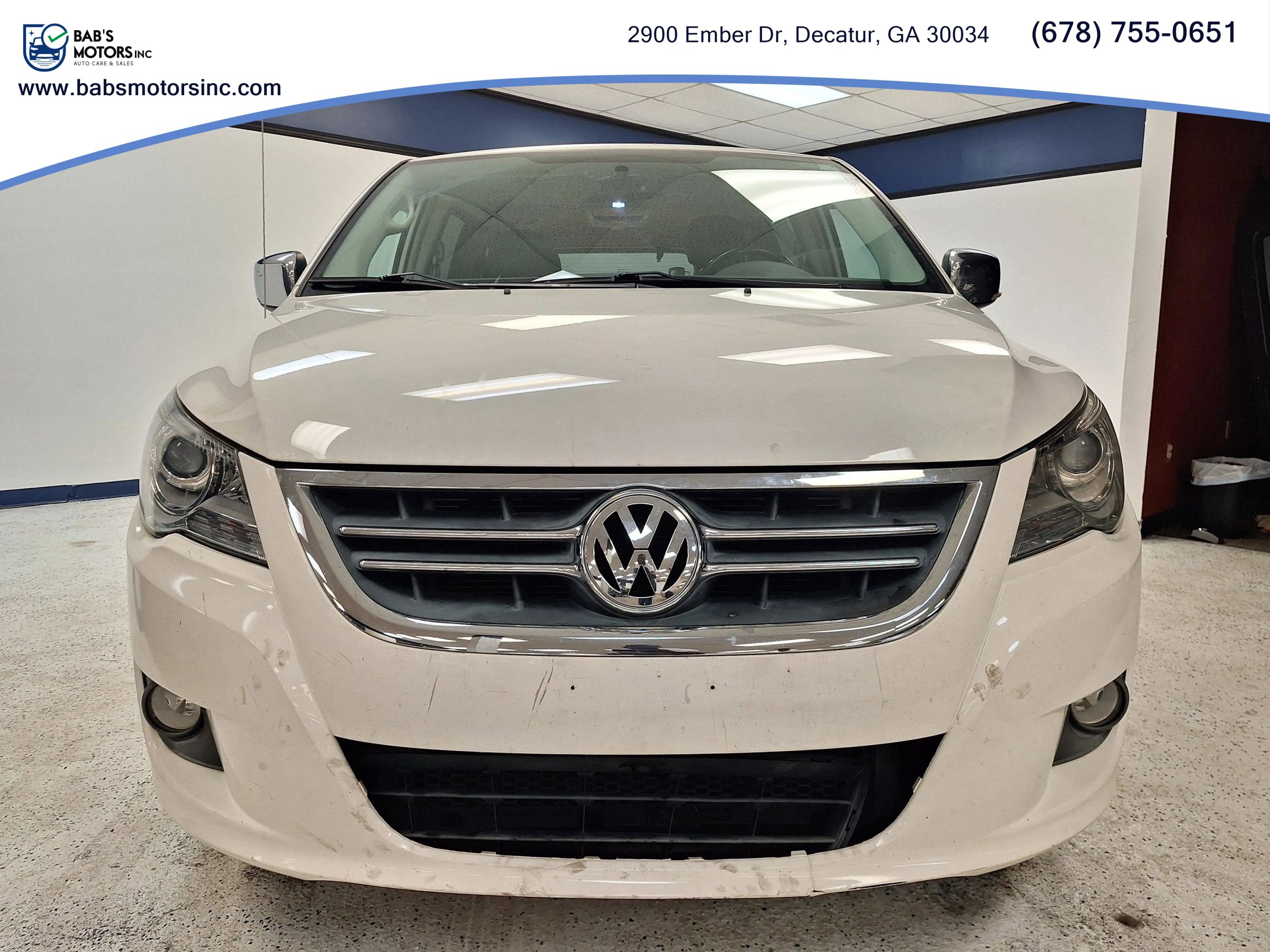 Used 2011 Volkswagen Routan SEL Premium FWD image 28