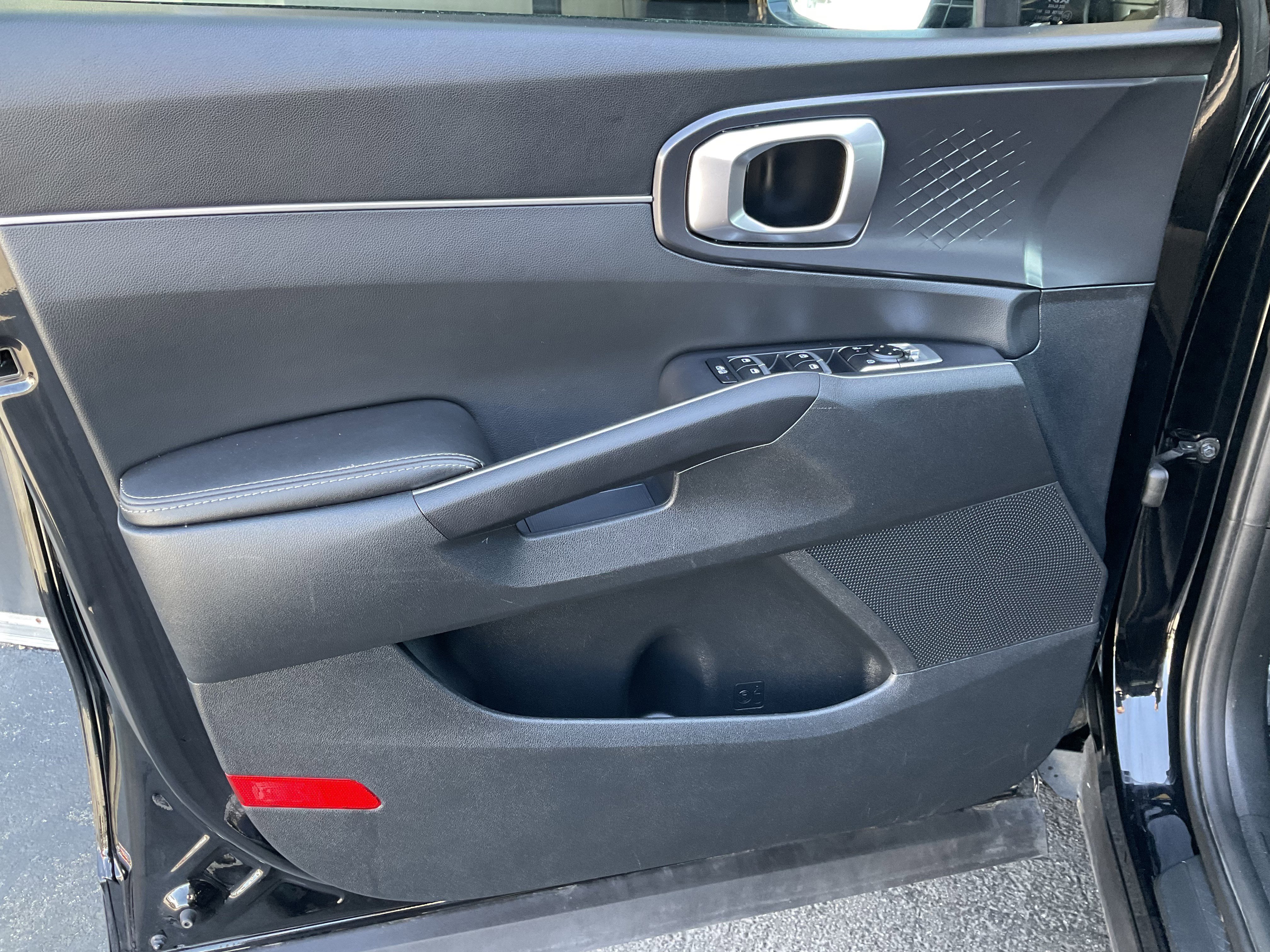Used 2024 Kia Sorento S image 30