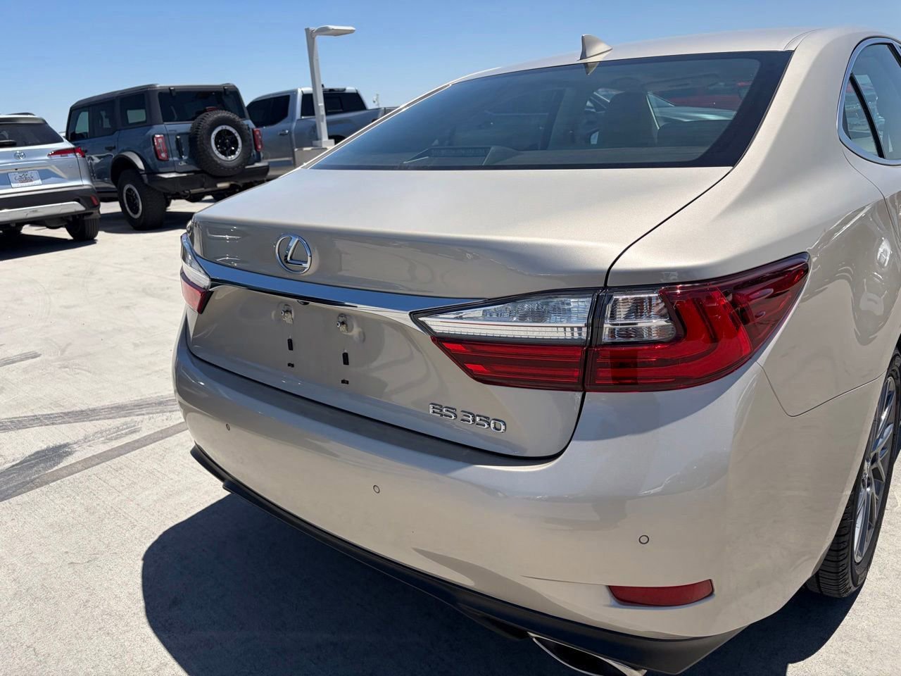 Used 2018 Lexus ES 350 w/ Navigation System Package FWD image 4