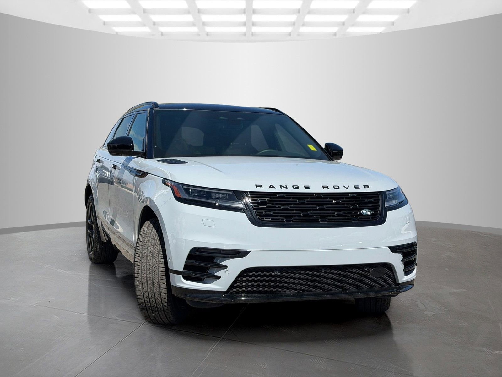 Used 2026 Land Rover Range Rover Velar Dynamic SE image 3