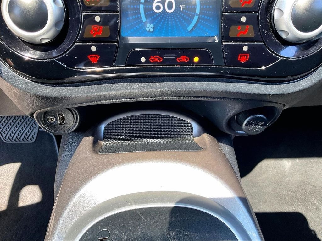 Used 2016 Nissan Juke SV AWD/4WD image 12