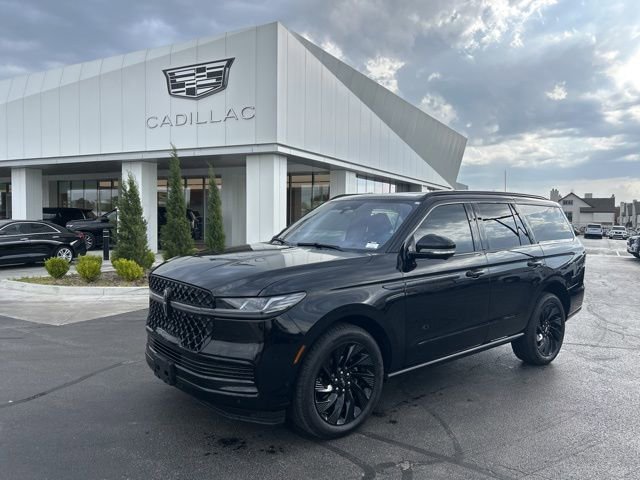 Used 2025 Lincoln Navigator Reserve w/ Jet Appearance Package AWD/4WD image 2