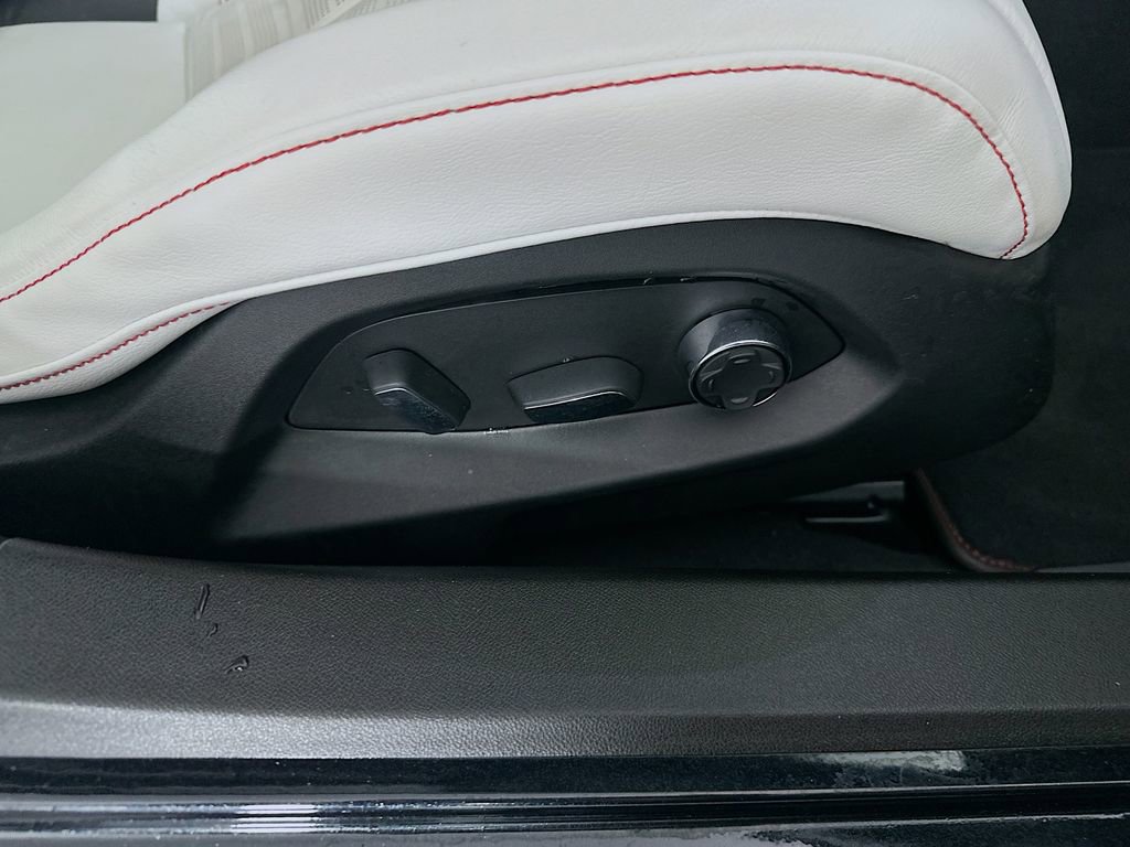 Used 2023 Chevrolet Corvette Stingray Premium Conv w/ Z51 Performance Package image 21