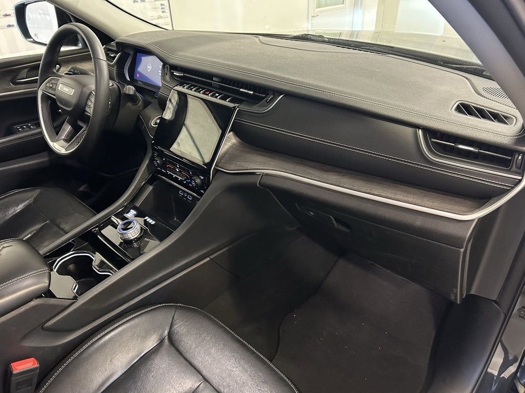 Used 2023 Jeep Grand Cherokee Limited w/ Black Appearance Package image 22