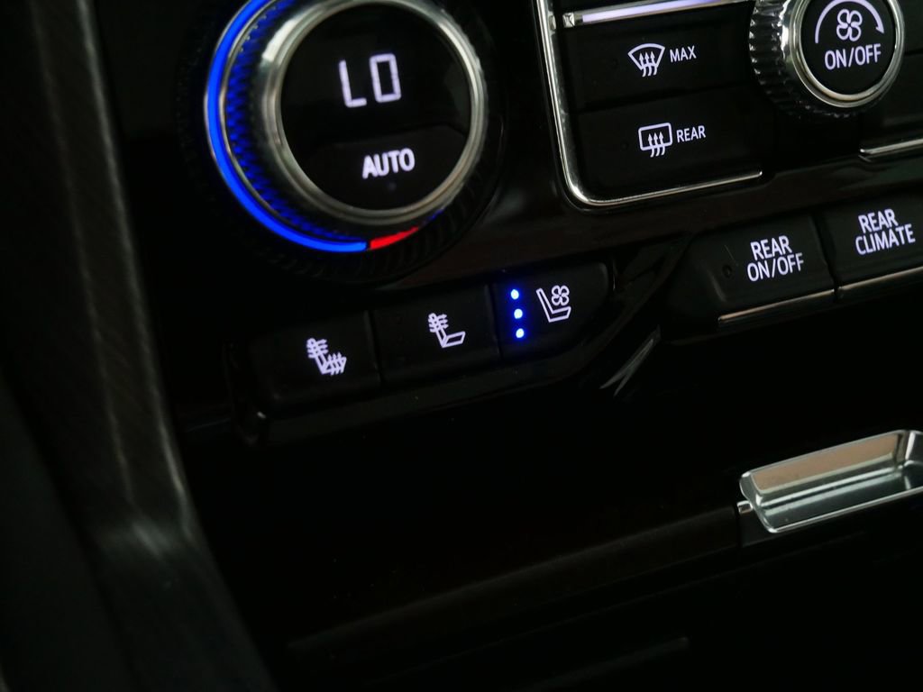 Used 2023 GMC Yukon XL Denali Ultimate AWD/4WD image 29