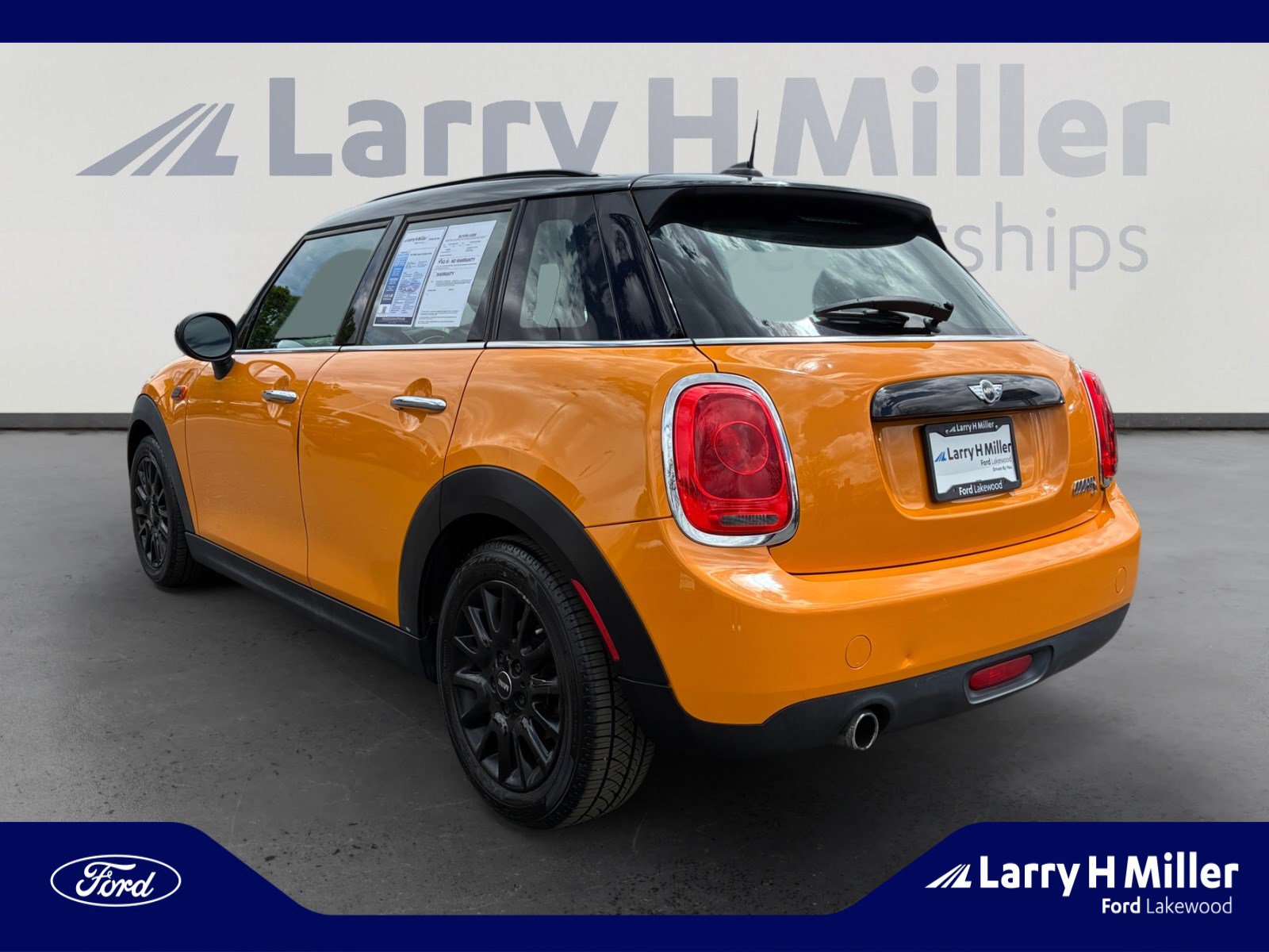 Used 2016 MINI Cooper 4-Door Hardtop image 3