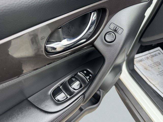 Used 2019 Nissan Rogue SV FWD image 22