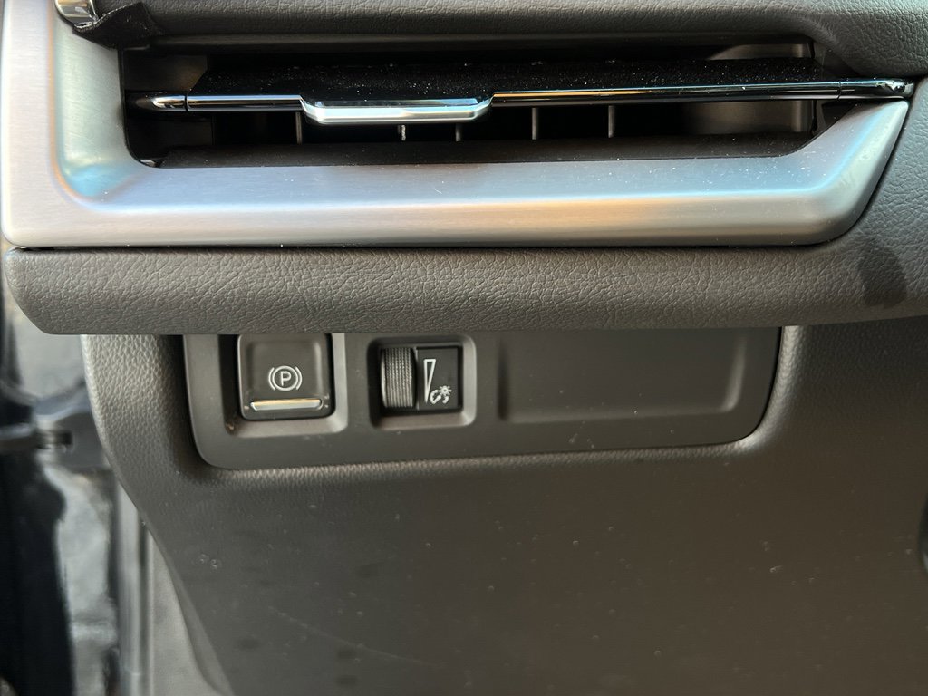 Used 2024 Cadillac XT4 Premium Luxury image 14