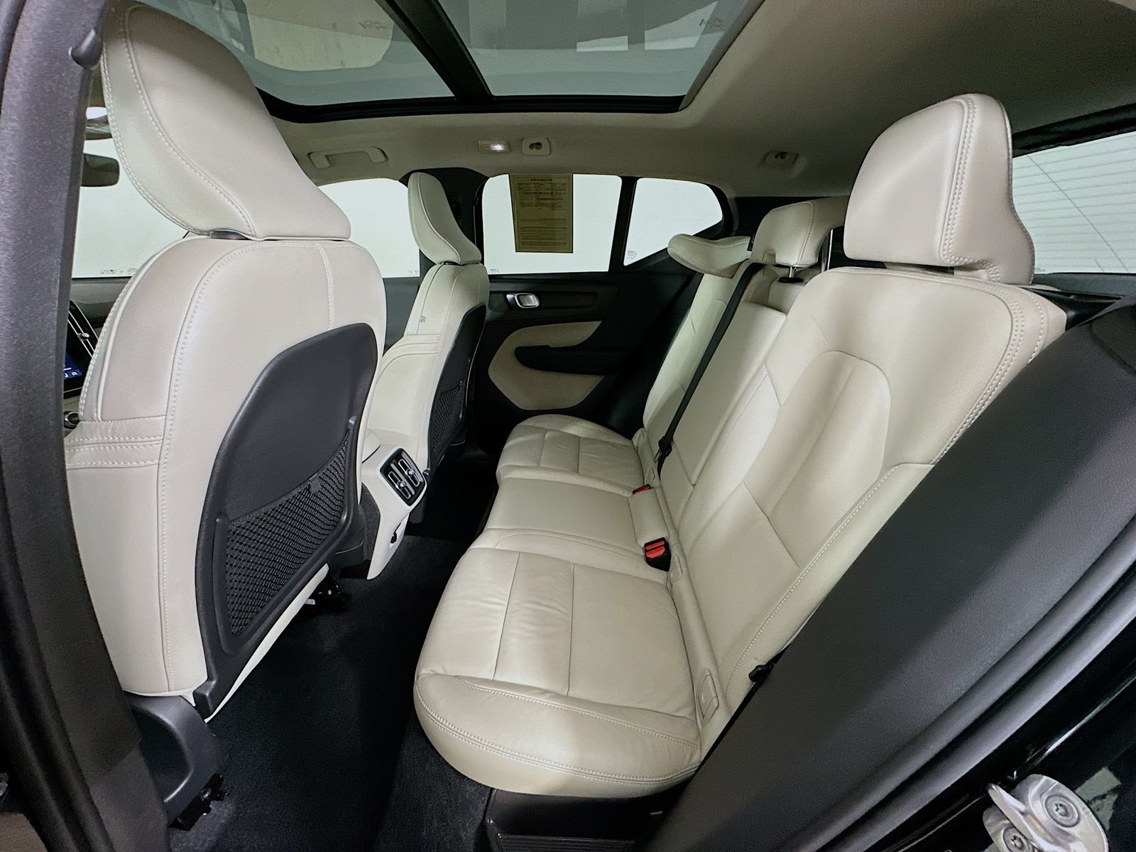 Used 2023 Volvo XC40 B5 Plus w/ Driver Assist Package AWD/4WD image 38