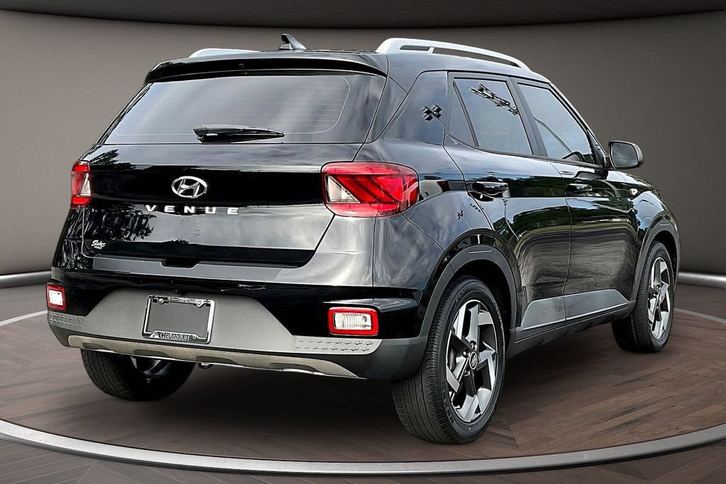 Used 2022 Hyundai Venue SEL FWD image 6