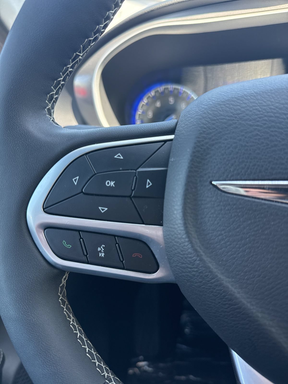 Used 2025 Chrysler Pacifica Select FWD image 15