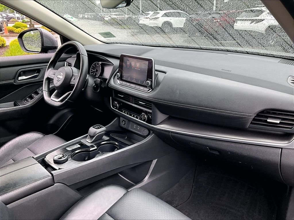 Used 2024 Nissan Rogue SV w/ SV Premium Package AWD/4WD image 14