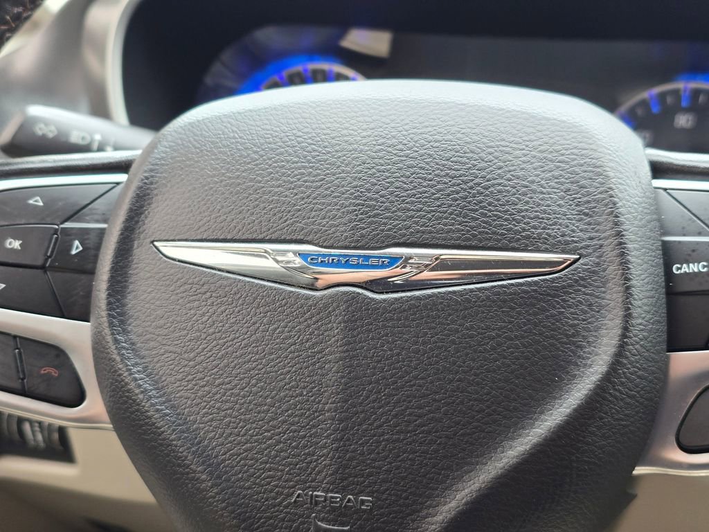 Used 2020 Chrysler Pacifica Touring-L FWD image 34
