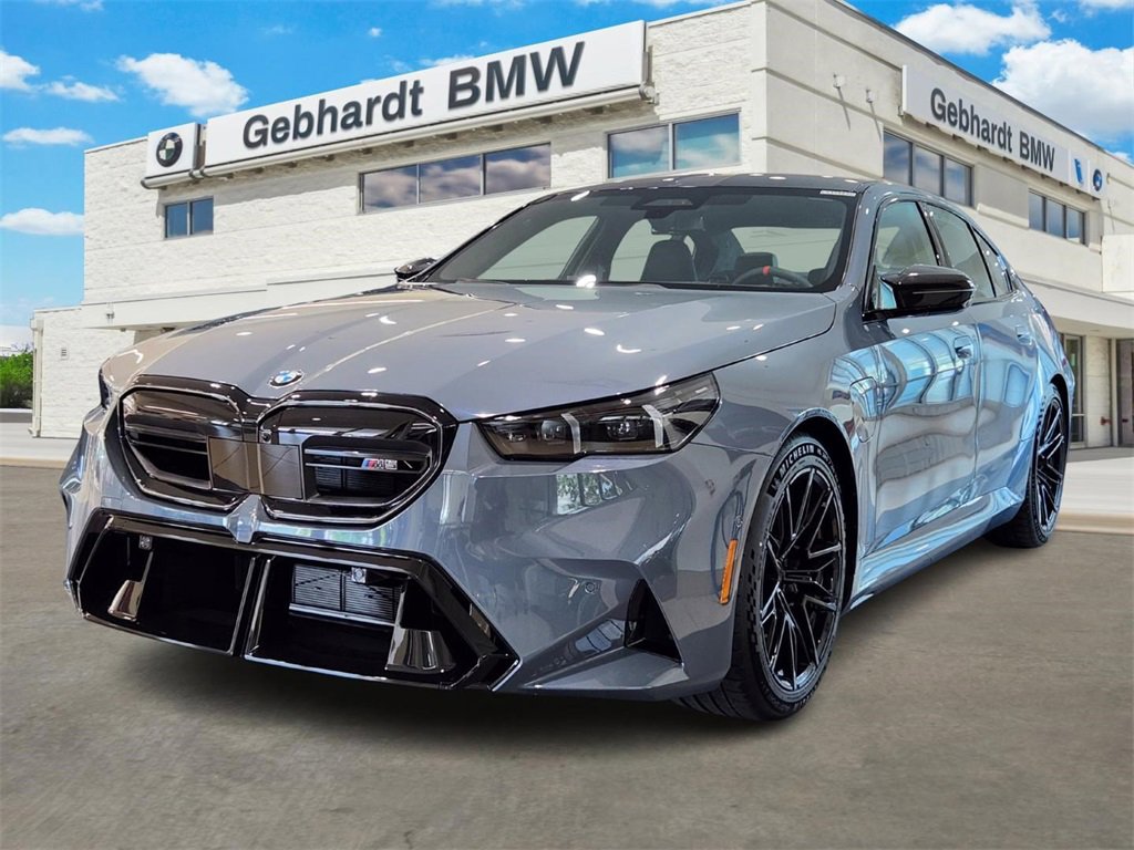 New 2026 BMW M5 w/ Carbon Package image 3