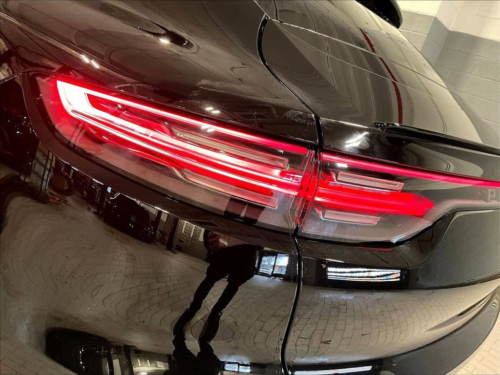 Certified 2023 Porsche Cayenne Platinum Edition AWD/4WD image 31