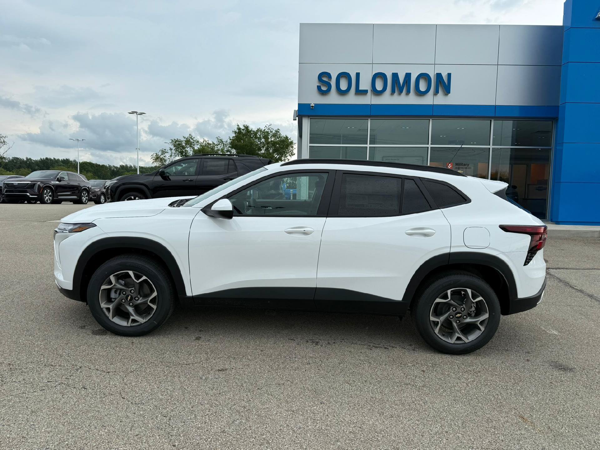 New 2026 Chevrolet Trax LT w/ Driver Confidence Package FWD image 2