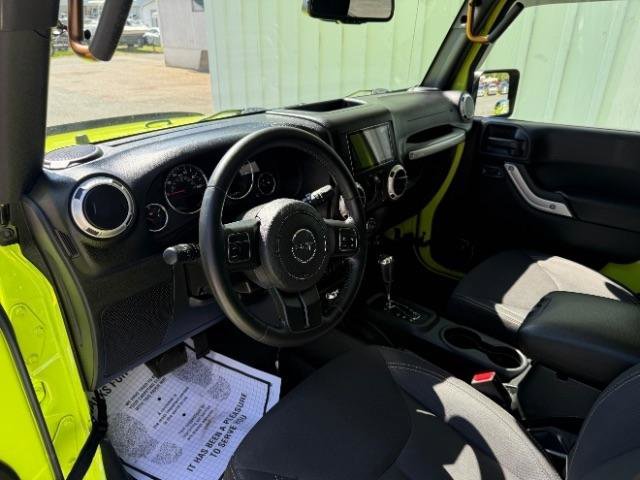Used 2017 Jeep Wrangler Sahara AWD/4WD image 16