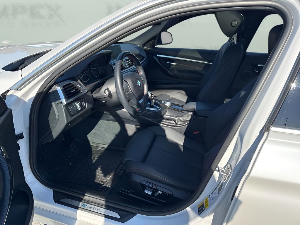 Used 2018 BMW 330e image 9