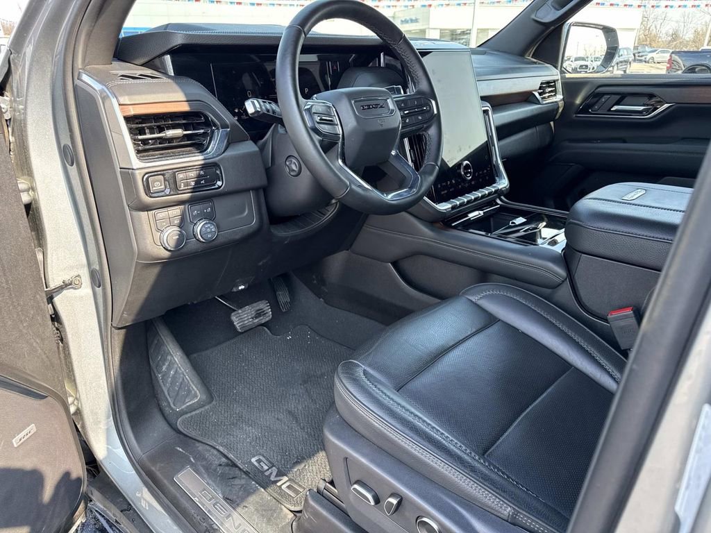 Used 2025 GMC Yukon Denali AWD/4WD image 9