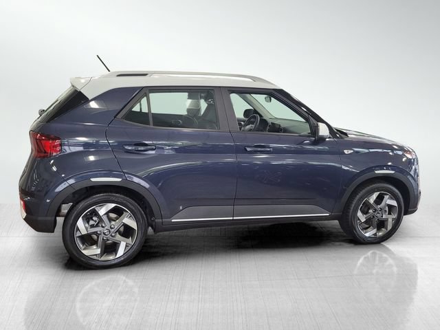 Used 2025 Hyundai Venue Limited FWD image 4