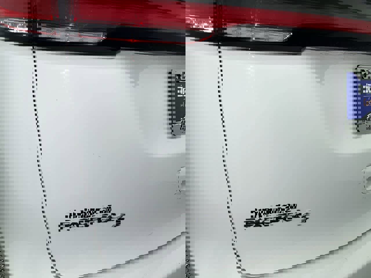 Used 2024 Chrysler Pacifica Limited image 11