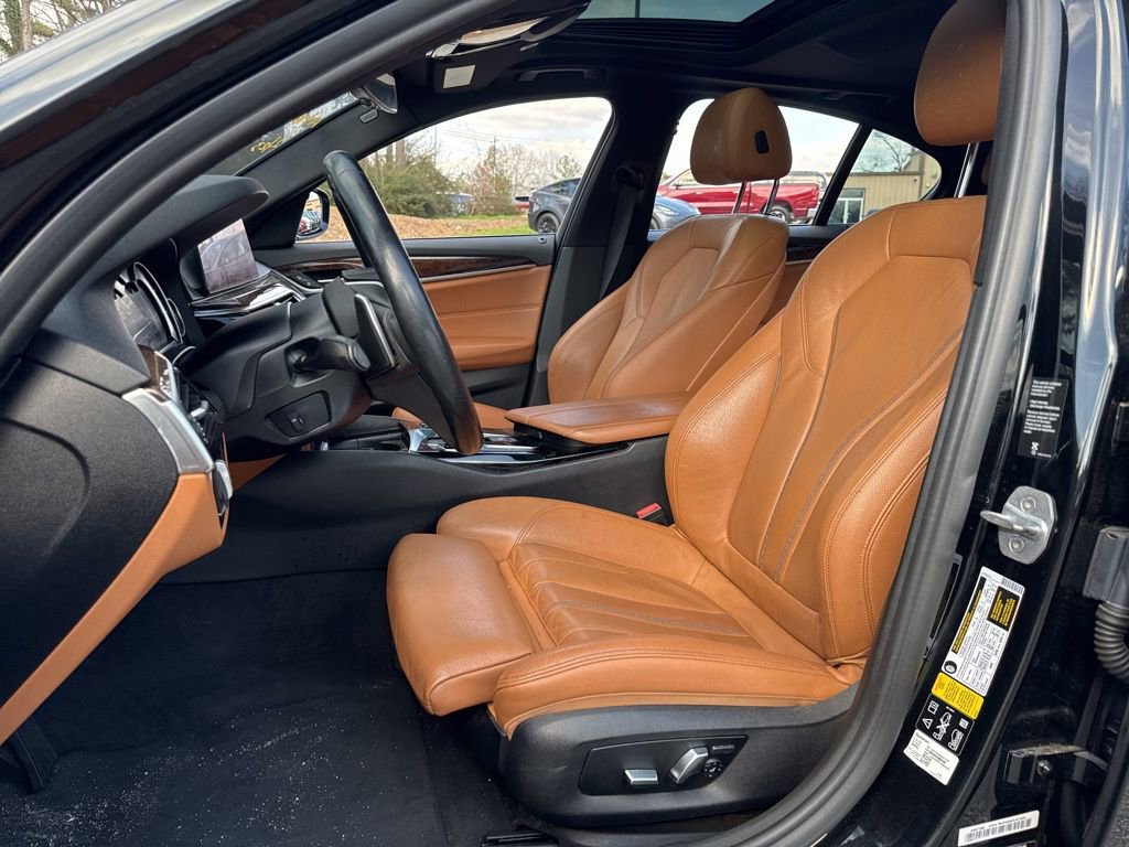 Used 2019 BMW 530i xDrive w/ Convenience Package AWD/4WD image 4