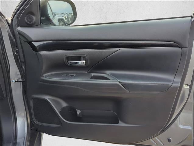 Used 2020 Mitsubishi Outlander SE FWD image 23