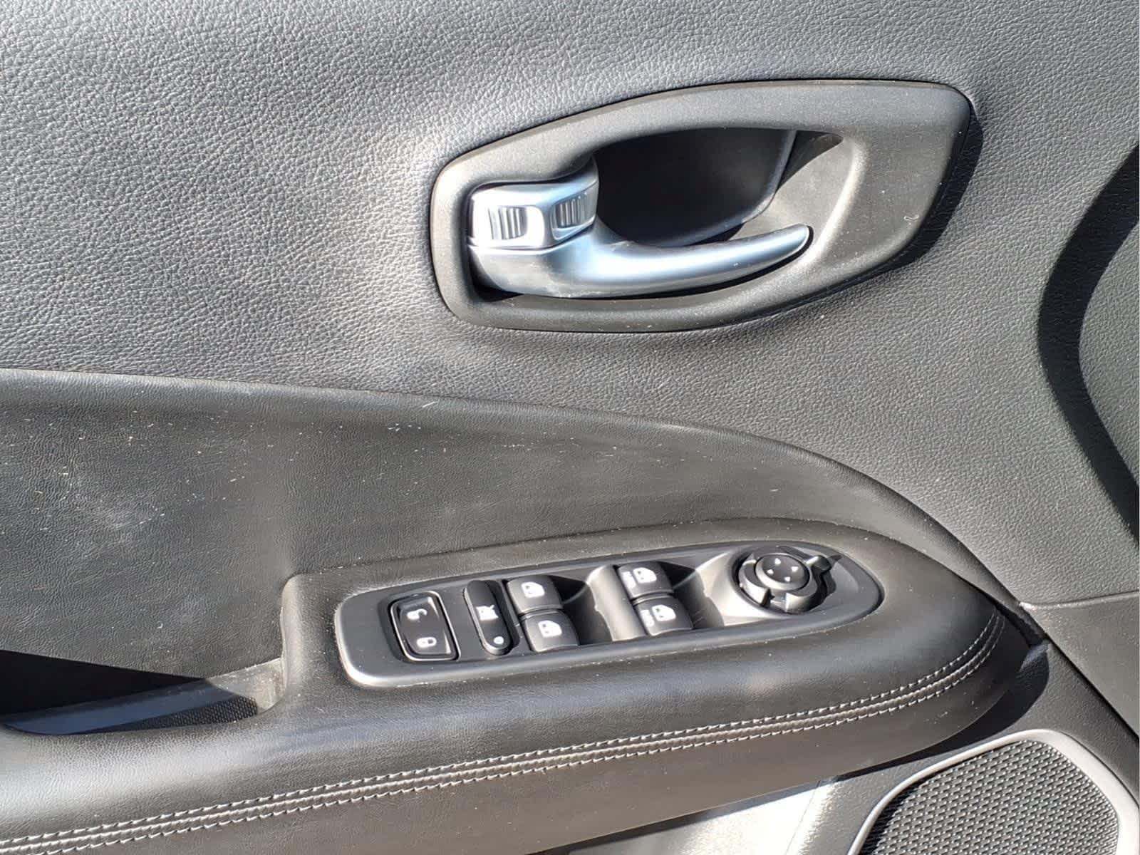 Used 2020 Jeep Compass Latitude AWD/4WD image 12