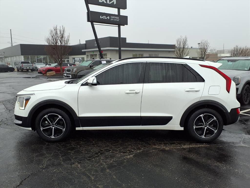 Used 2024 Kia Niro EX image 25