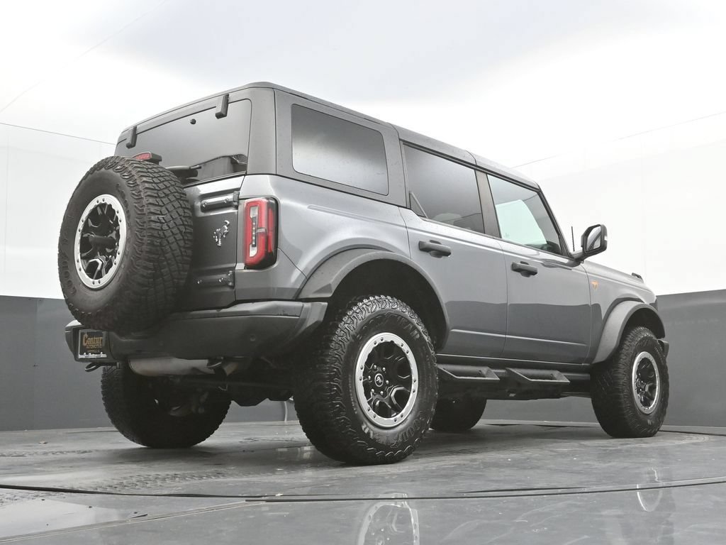 Used 2023 Ford Bronco Badlands w/ Sasquatch Package AWD/4WD image 39