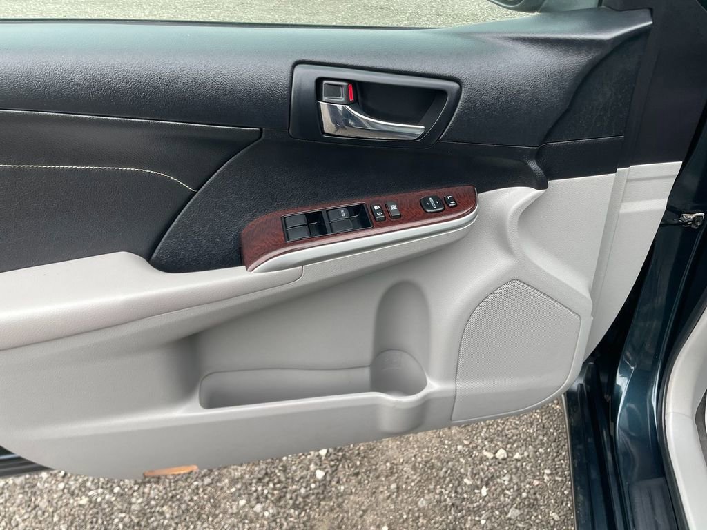 Used 2014 Toyota Camry XLE w/ Leather Package FWD image 11