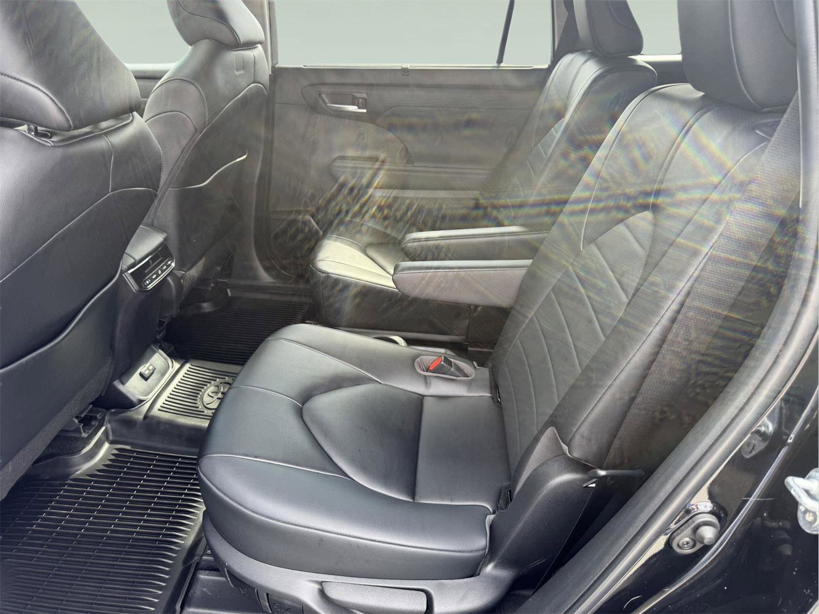 Used 2023 Toyota Highlander XLE AWD/4WD image 11