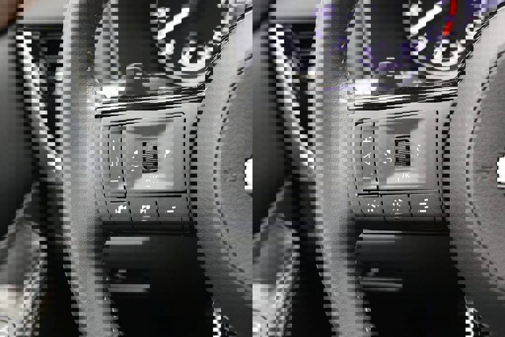 Used 2023 Nissan Rogue SL w/ SL Premium Package image 18