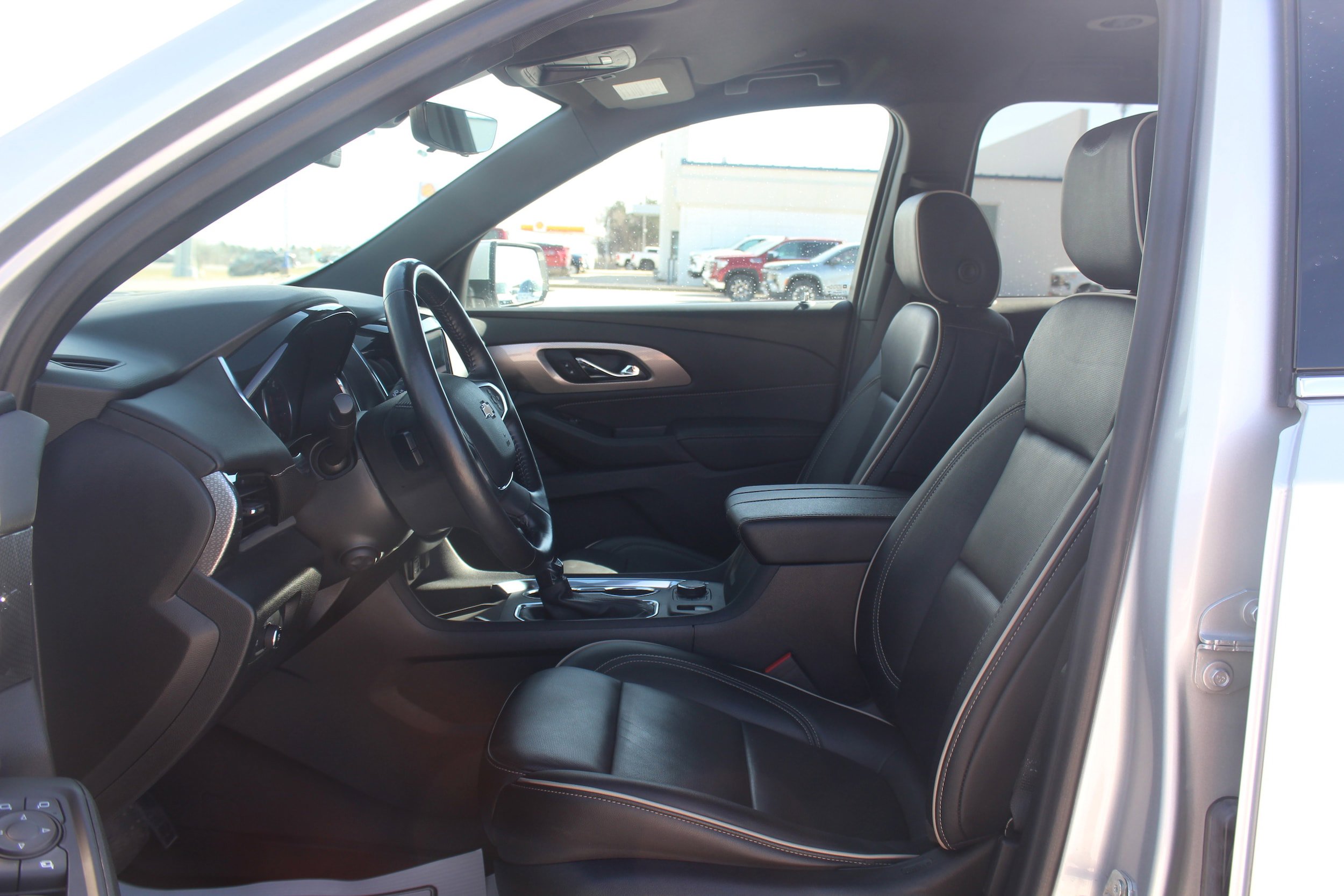 Used 2022 Chevrolet Traverse Premier w/ LPO, Floor Liner Package AWD/4WD image 17
