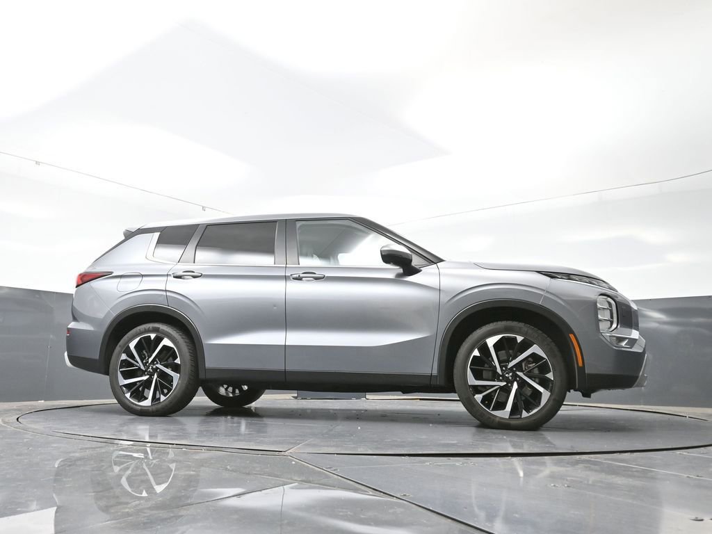 Used 2024 Mitsubishi Outlander SE image 51