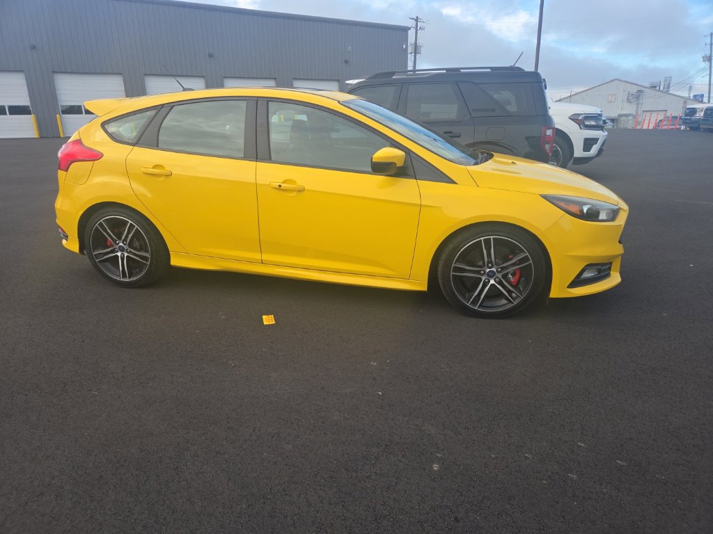 Used 2017 Ford Focus ST w/ Equipment Group 401A FWD image 9