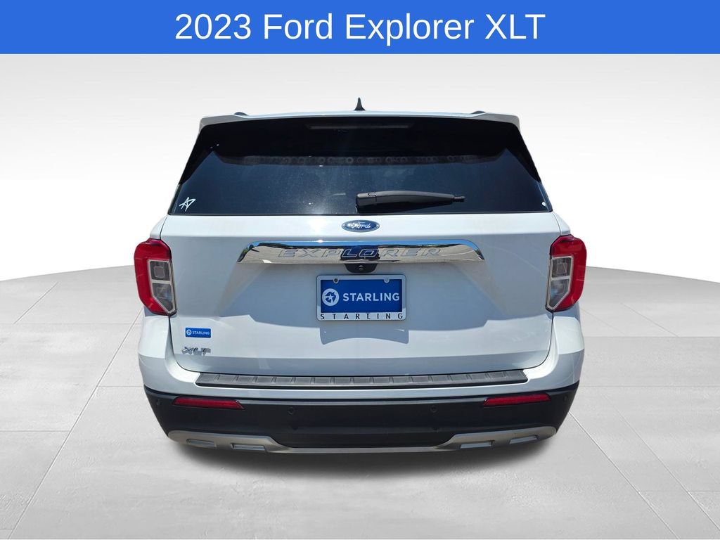 Used 2023 Ford Explorer XLT w/ Equipment Group 202A RWD image 8