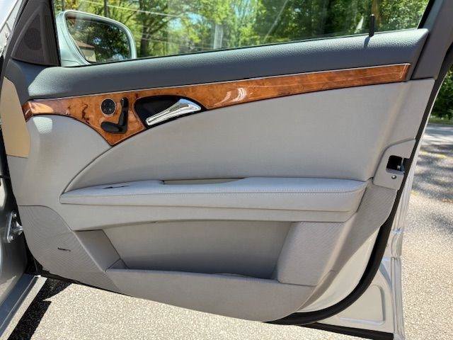 Used 2007 Mercedes-Benz E 350 Sedan image 40