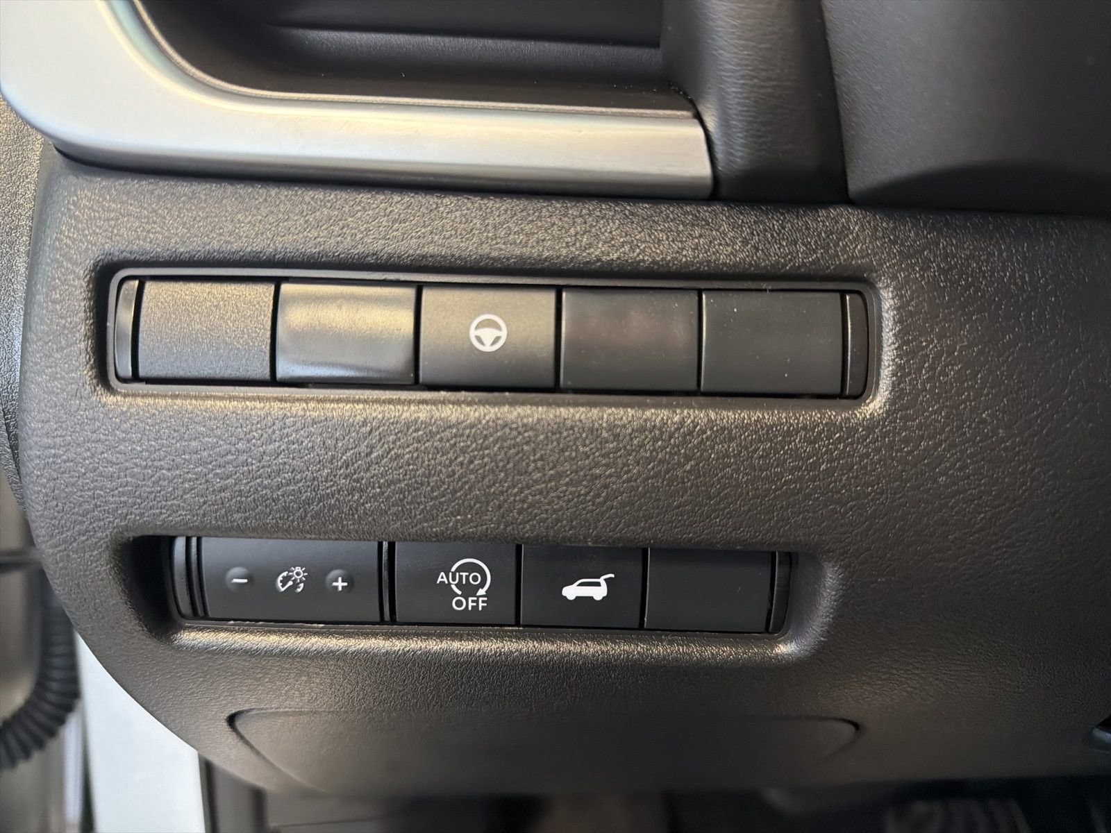Used 2025 Nissan Rogue SV FWD image 17