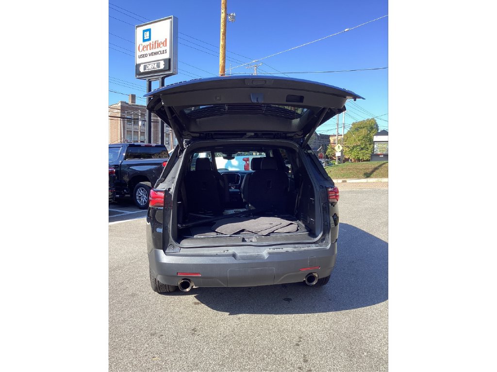 Used 2023 Chevrolet Traverse RS w/ LPO, Cargo Package AWD/4WD image 11