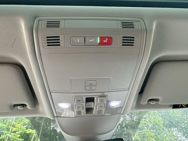 Used 2023 Volkswagen Taos SE w/ Panoramic Sunroof Package FWD image 40