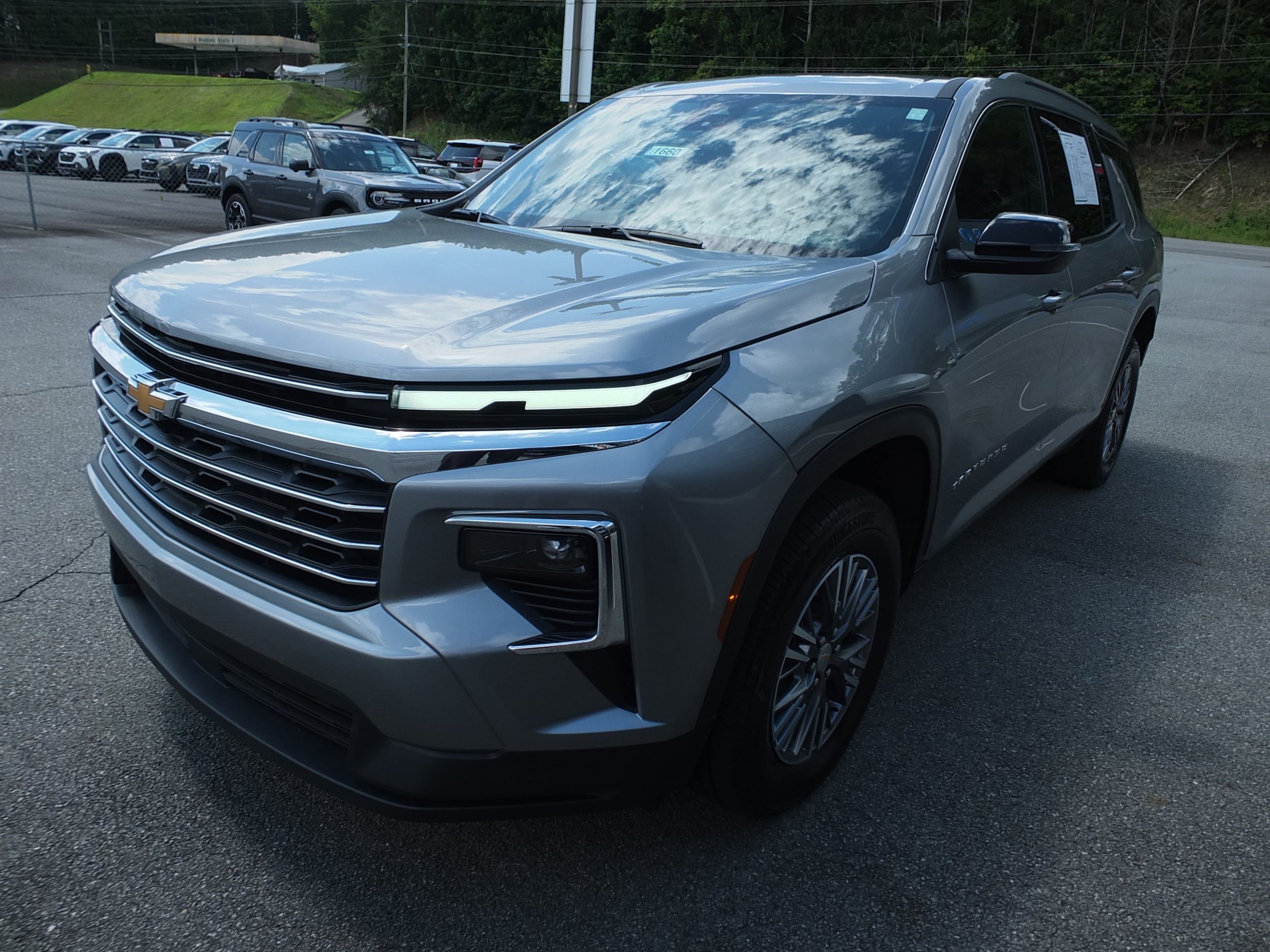 Used 2026 Chevrolet Traverse LT FWD image 7