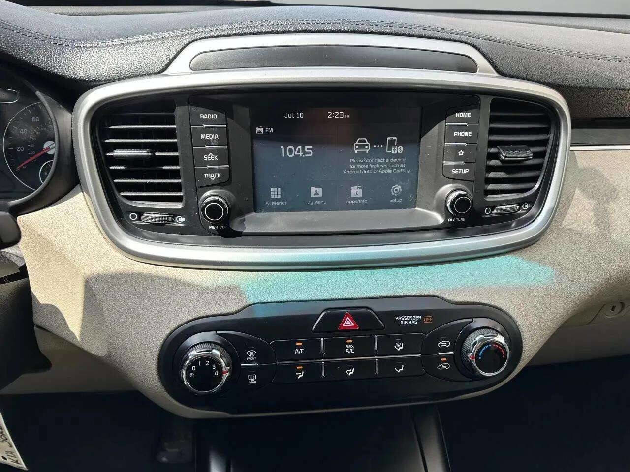 Used 2020 Kia Sorento LX image 46