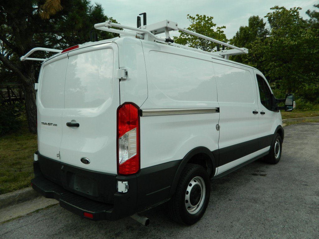 Used 2023 Ford Transit 250 Low Roof RWD image 7