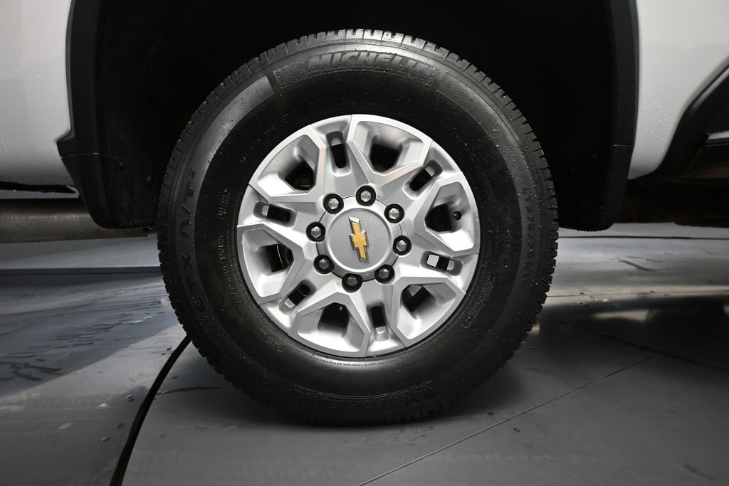 Used 2025 Chevrolet Silverado 2500 LT AWD/4WD image 11