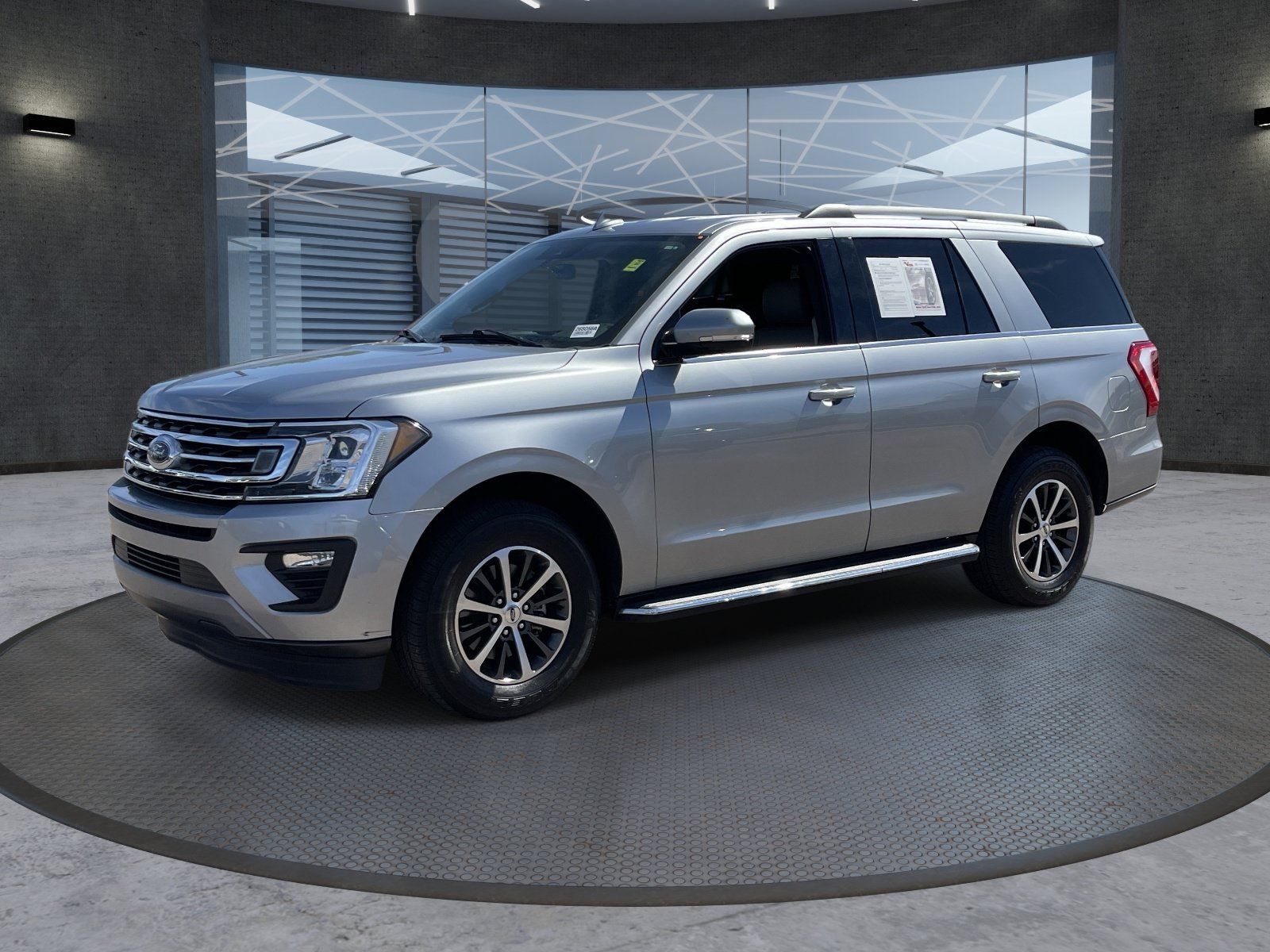 Used 2021 Ford Expedition XLT RWD image 2