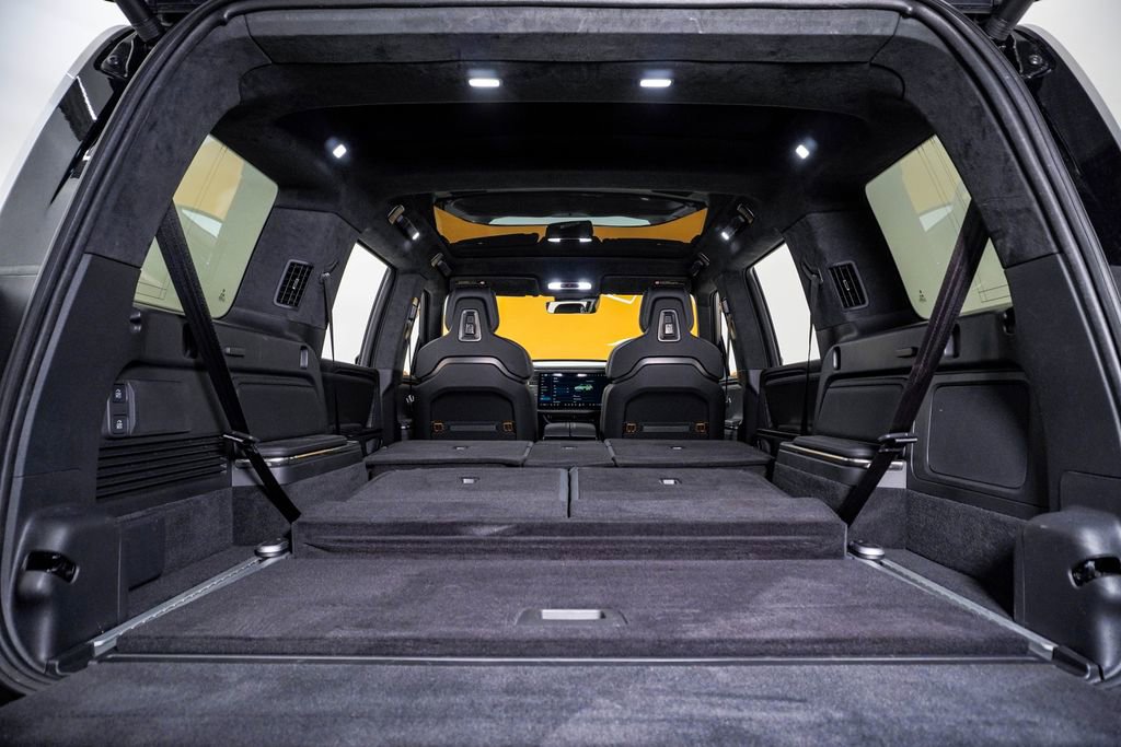 Used 2023 Rivian R1S Adventure image 29