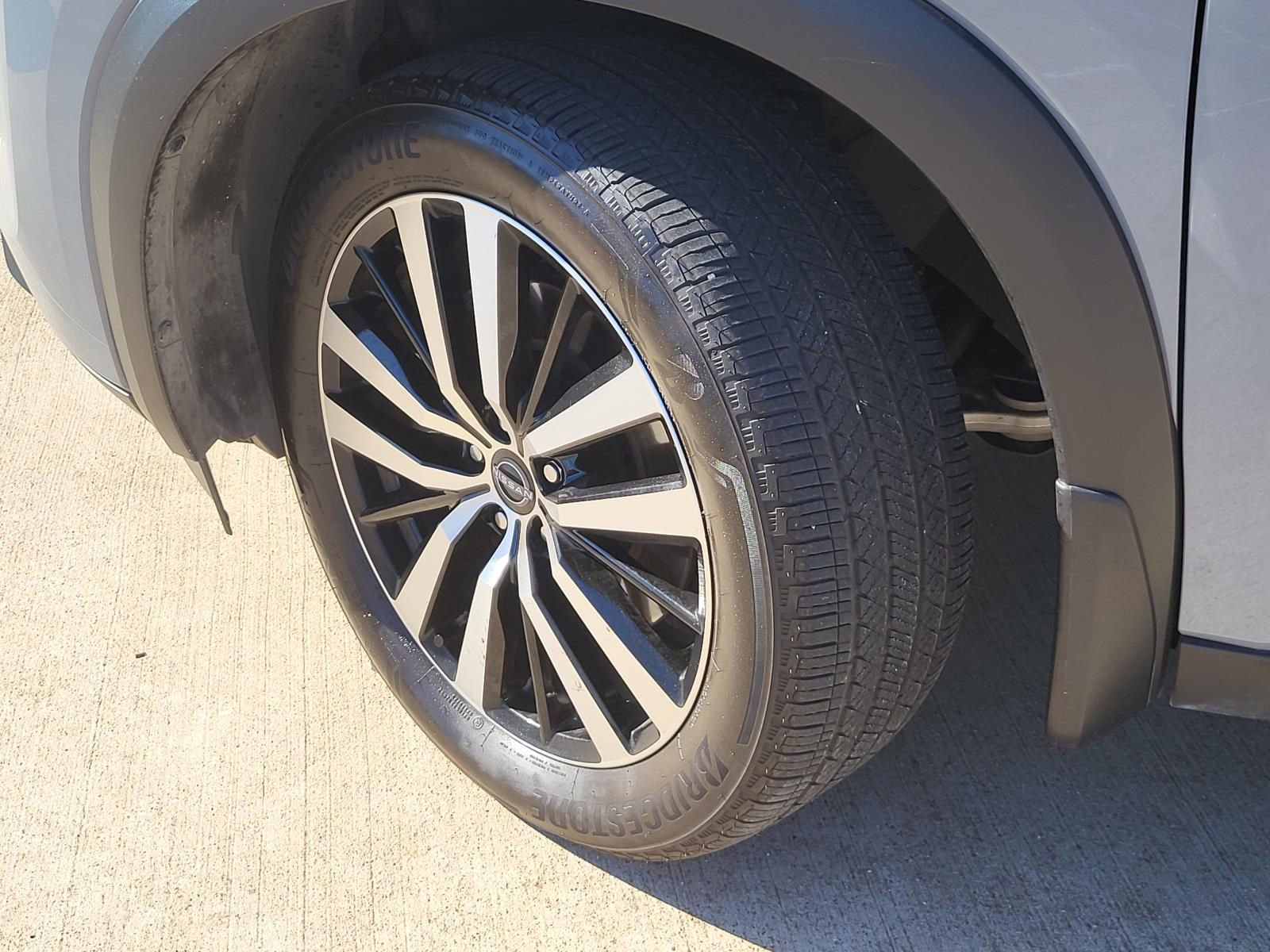 Used 2024 Nissan Pathfinder Platinum w/ Cargo Package image 11