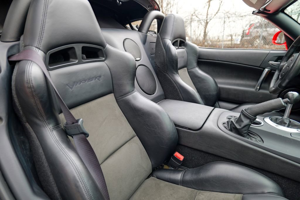 Used 2004 Dodge Viper SRT-10 image 40
