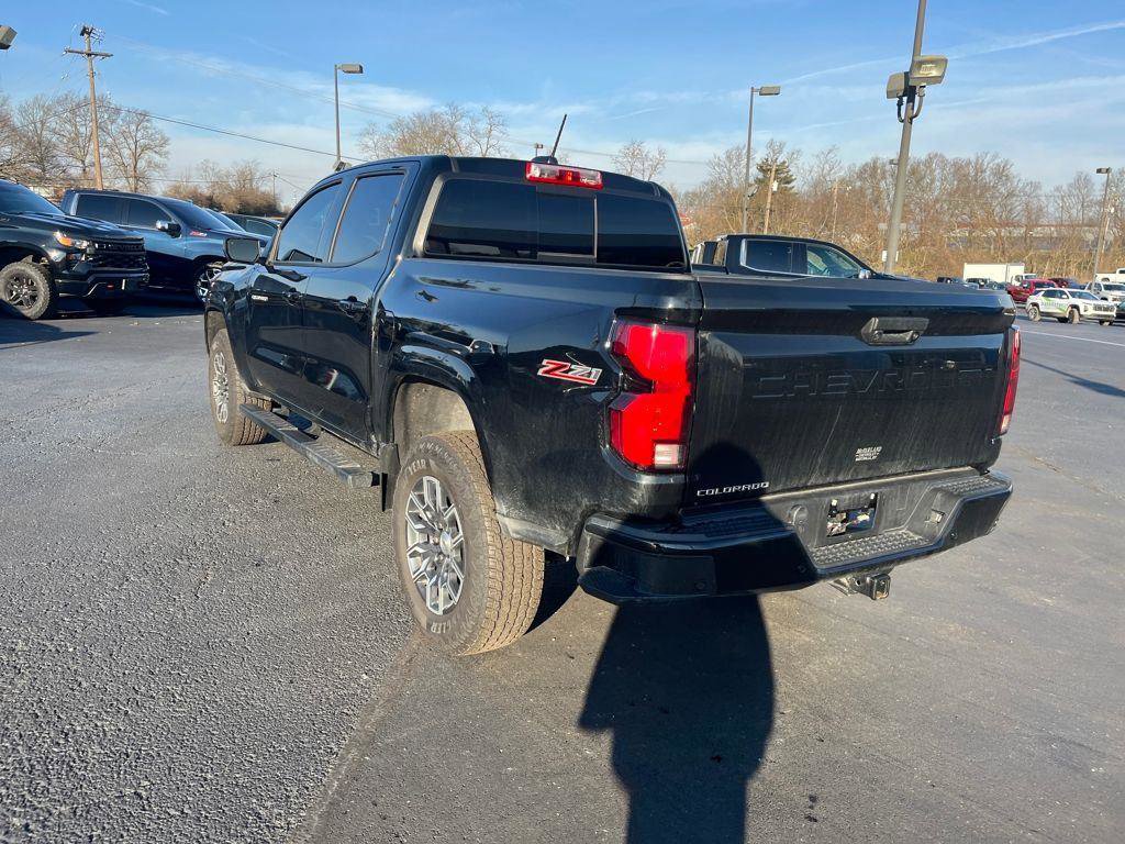 Used 2025 Chevrolet Colorado Z71 AWD/4WD image 3